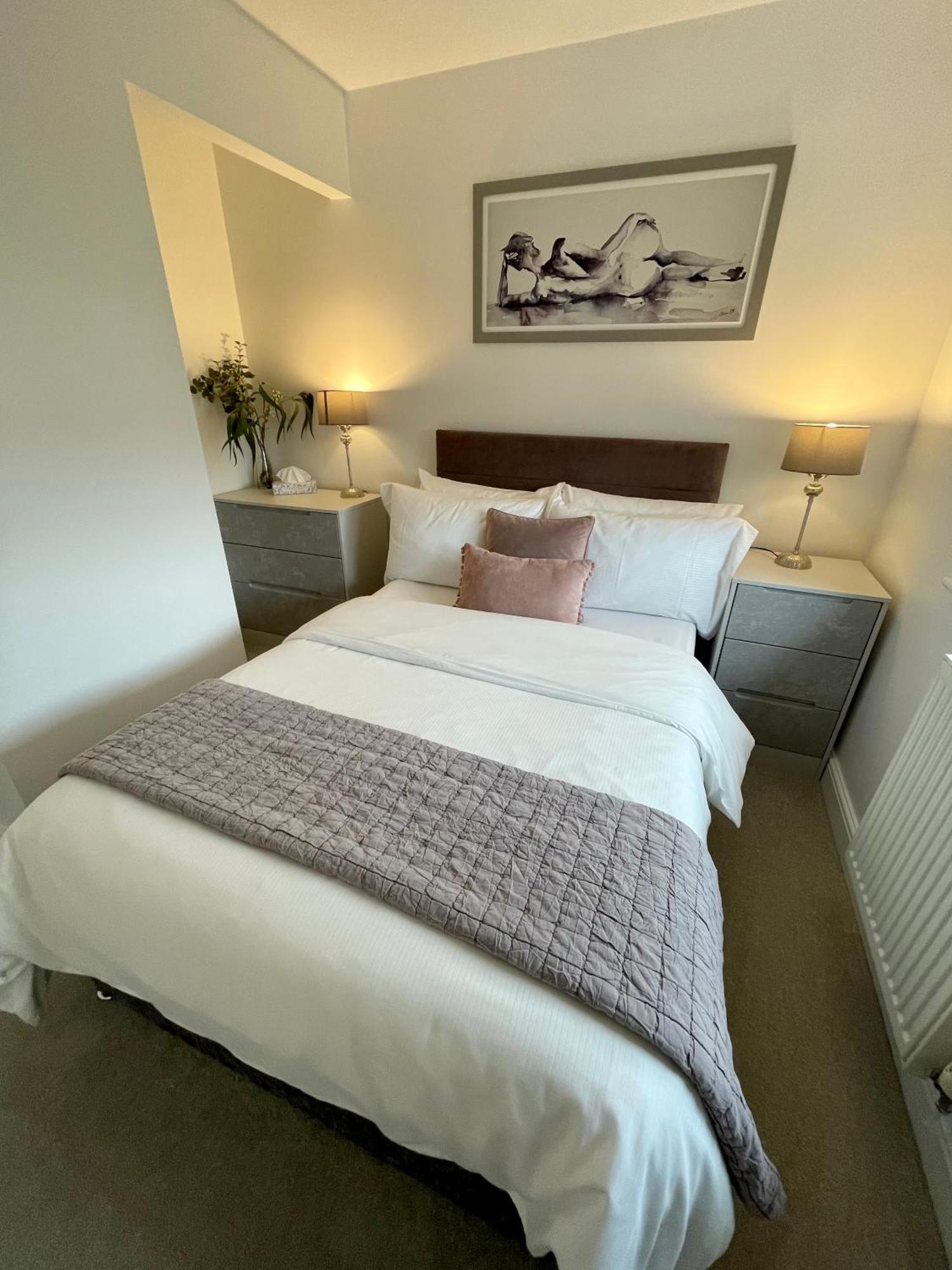 Compact Modern Apartment Single Person Or Couple Only Bangor  Exterior foto
