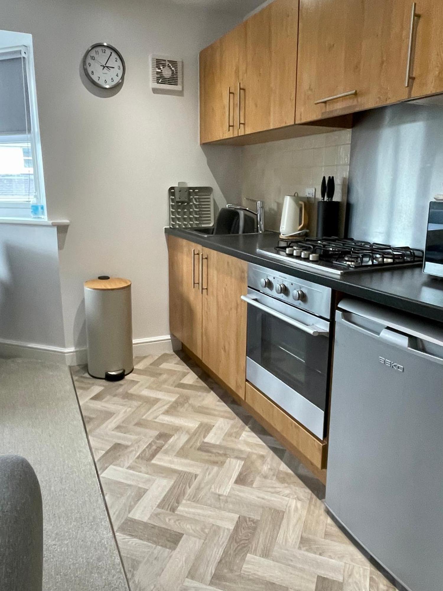 Compact Modern Apartment Single Person Or Couple Only Bangor  Exterior foto
