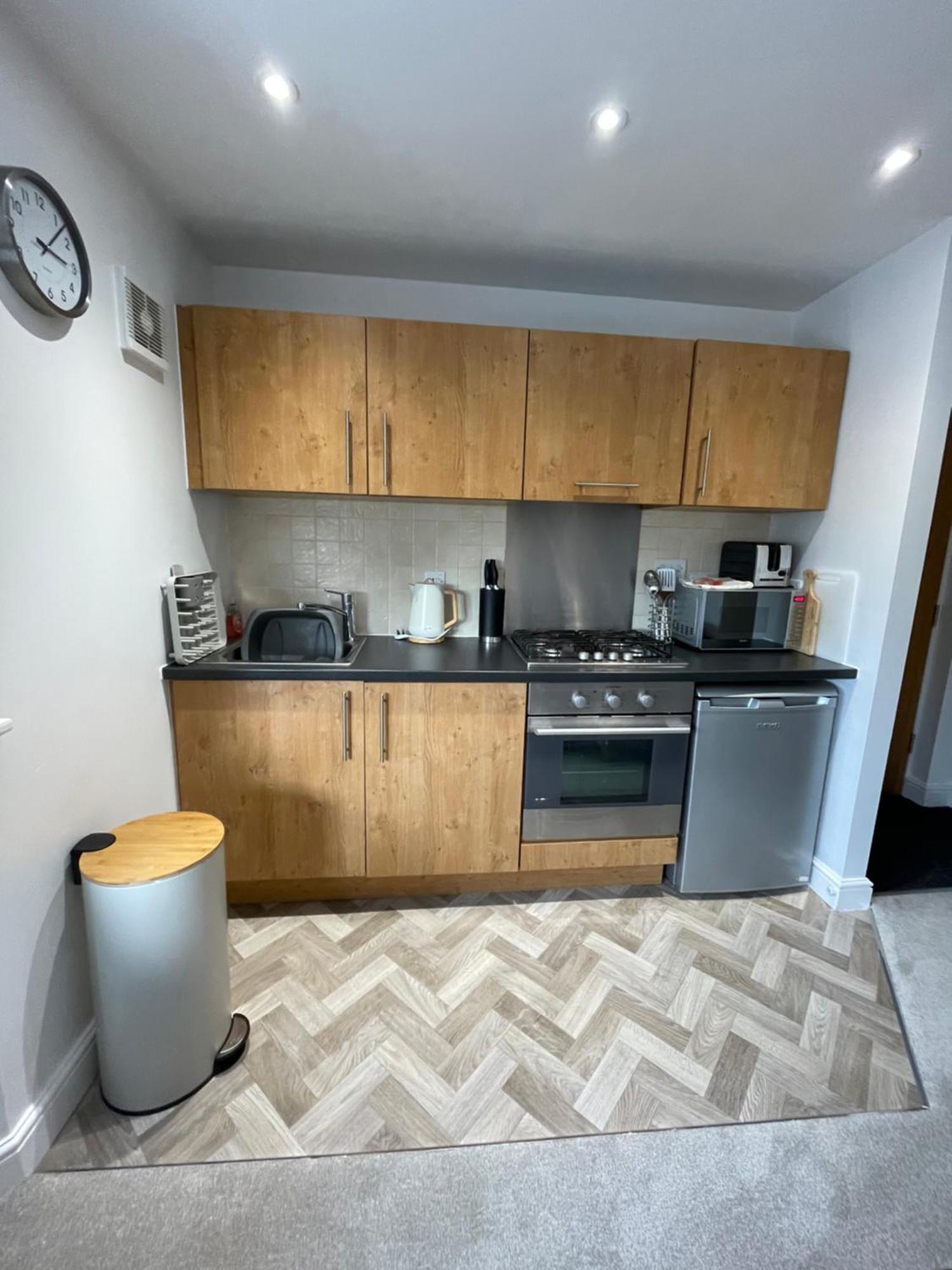 Compact Modern Apartment Single Person Or Couple Only Bangor  Exterior foto